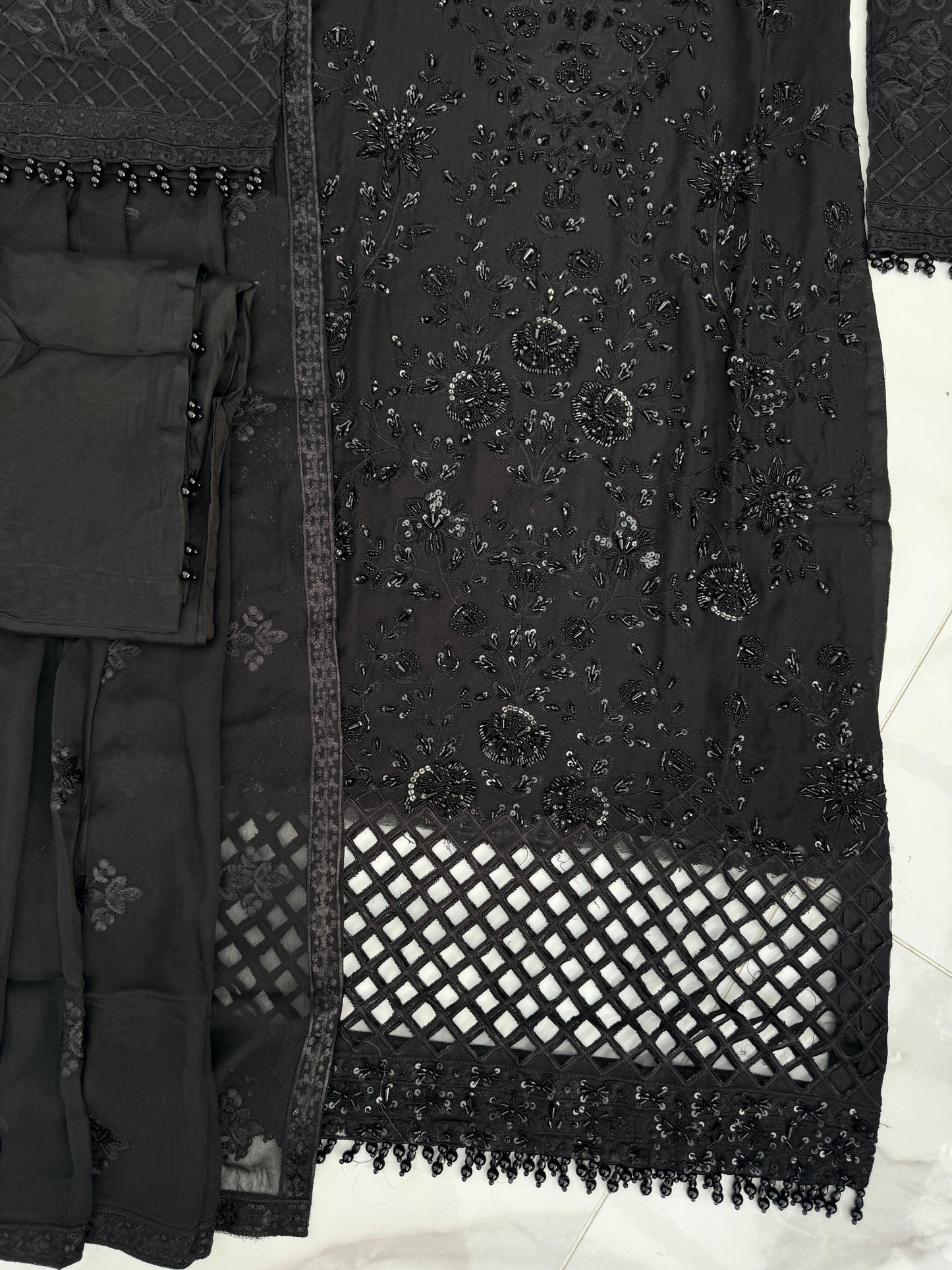 CHARCOAL BLACK