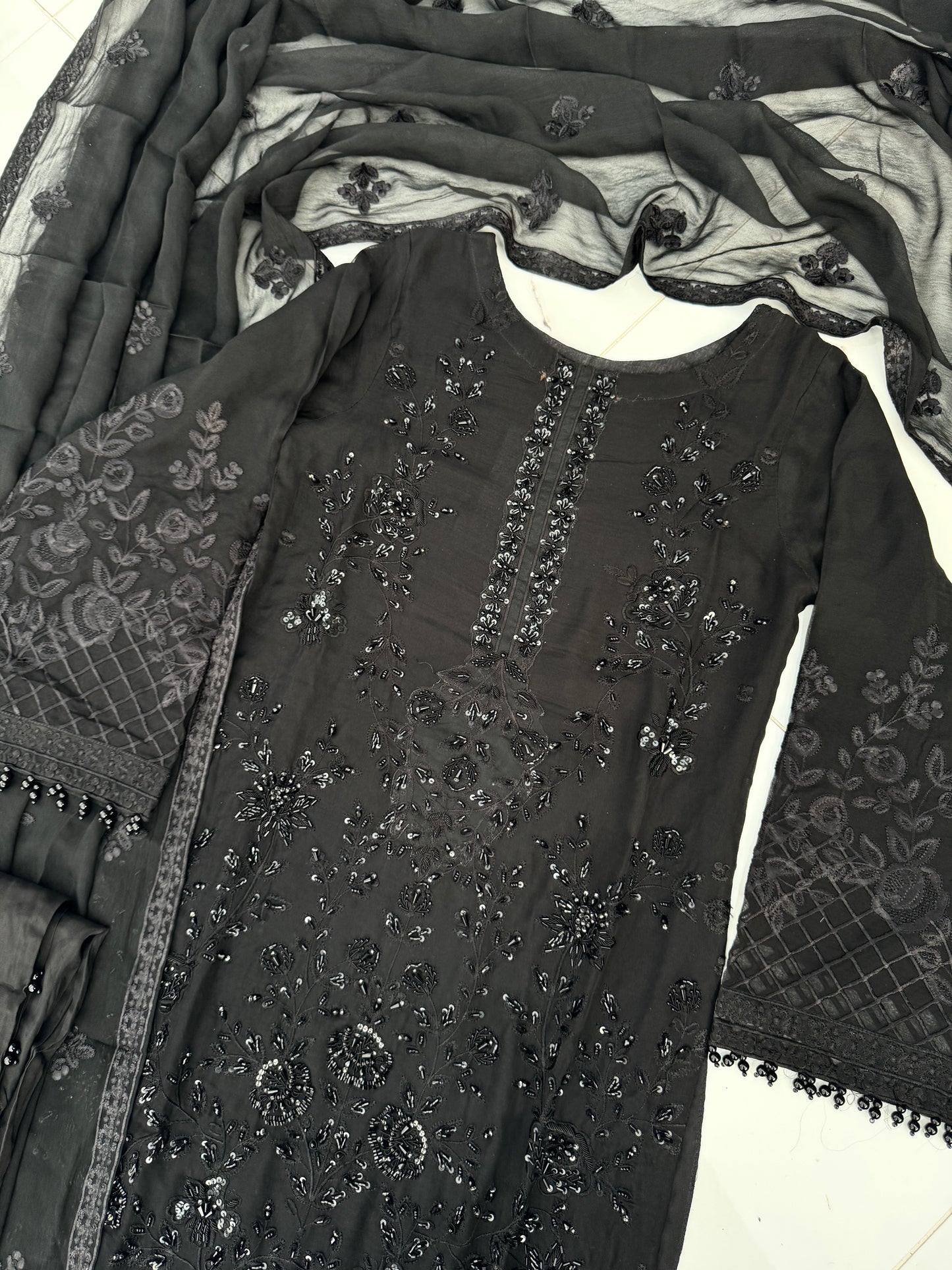CHARCOAL BLACK
