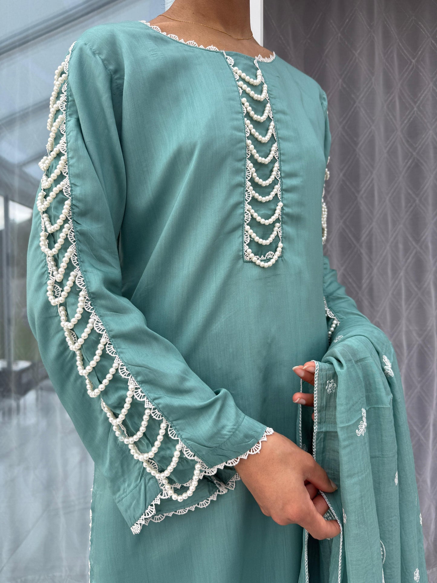 ELYSA - Viscose kameez with pearls and embroidered plazo