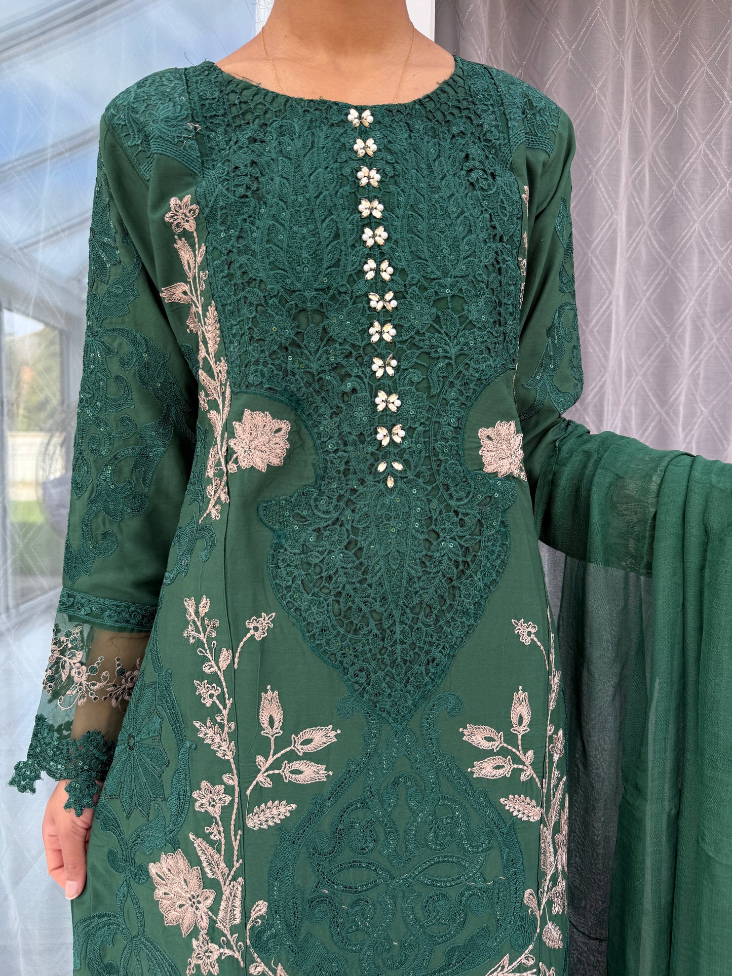 UMAIMA - Luxury embroidered linen kameez with plazo