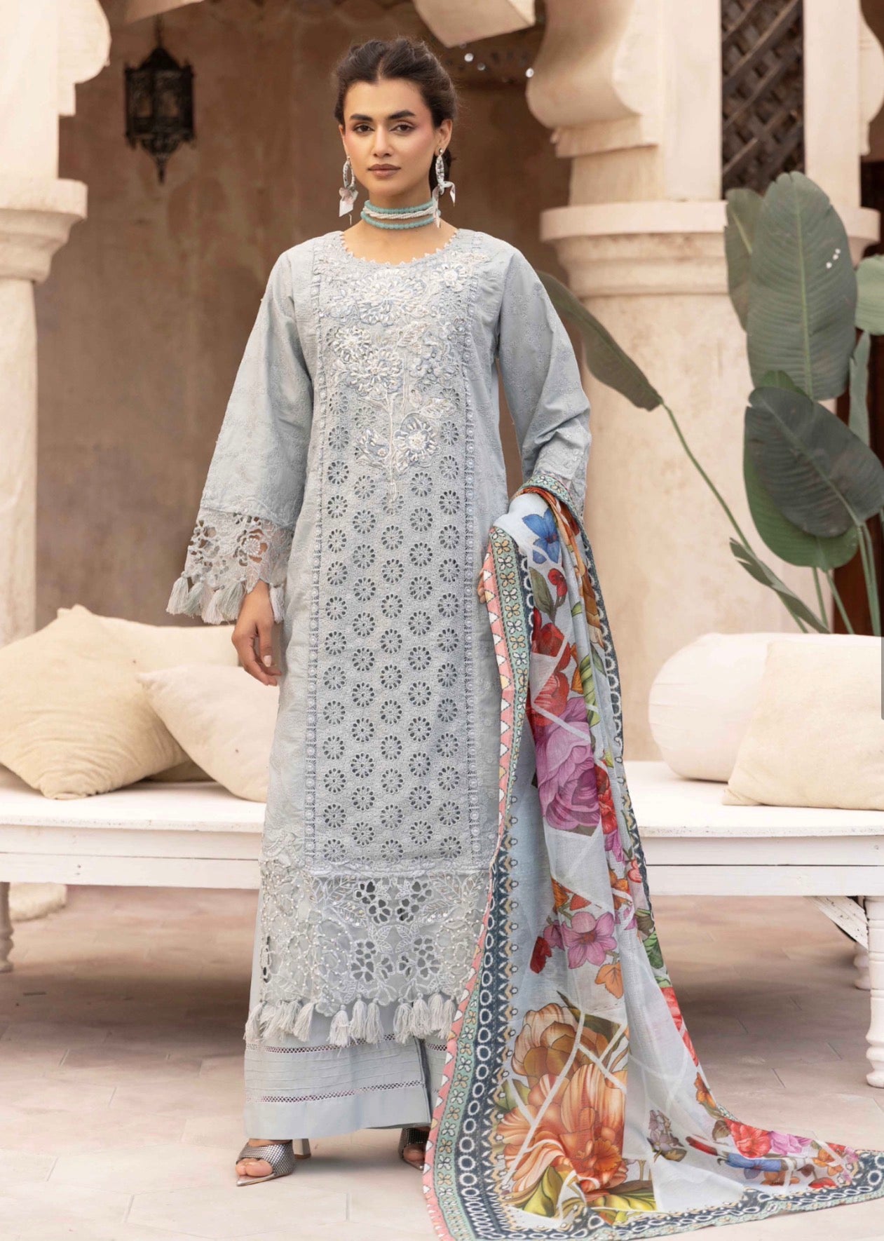 AMNA - Embroidered chikan kari kameez with plazo