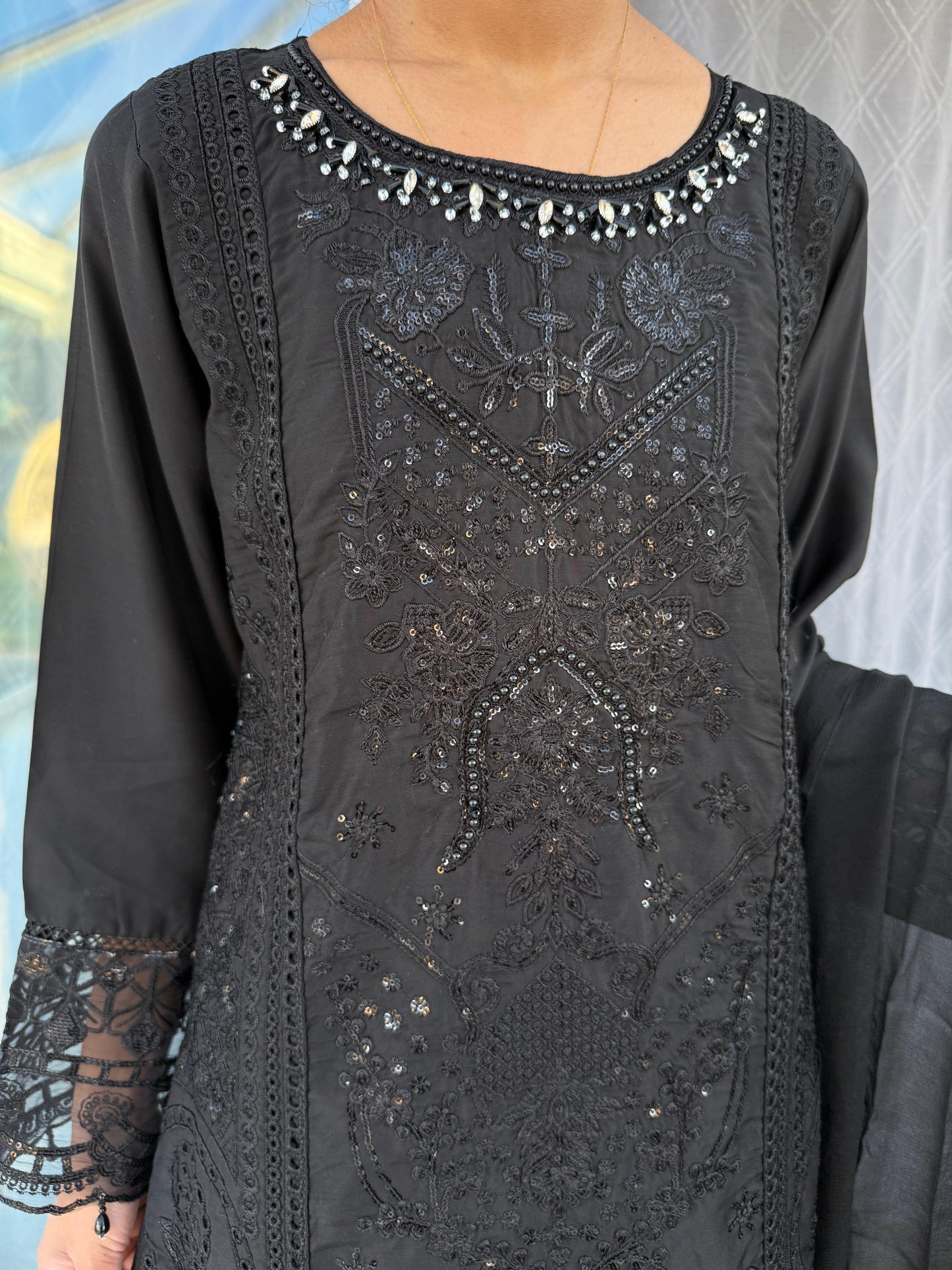 ARWA BLACK - Embroidered viscose kameez with sequins