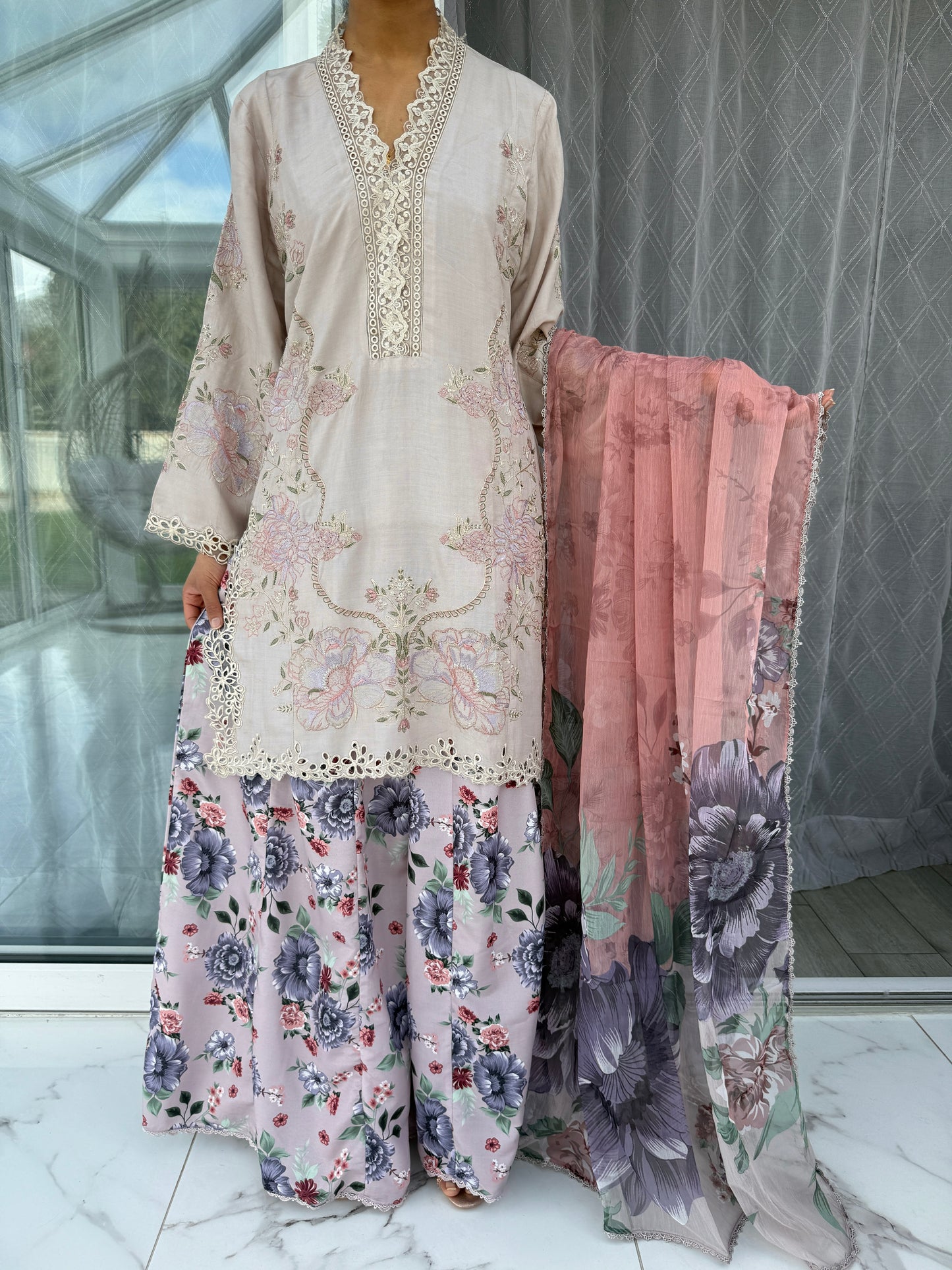HUMNA - Embroidered linen kameez with printed sharara pink beige