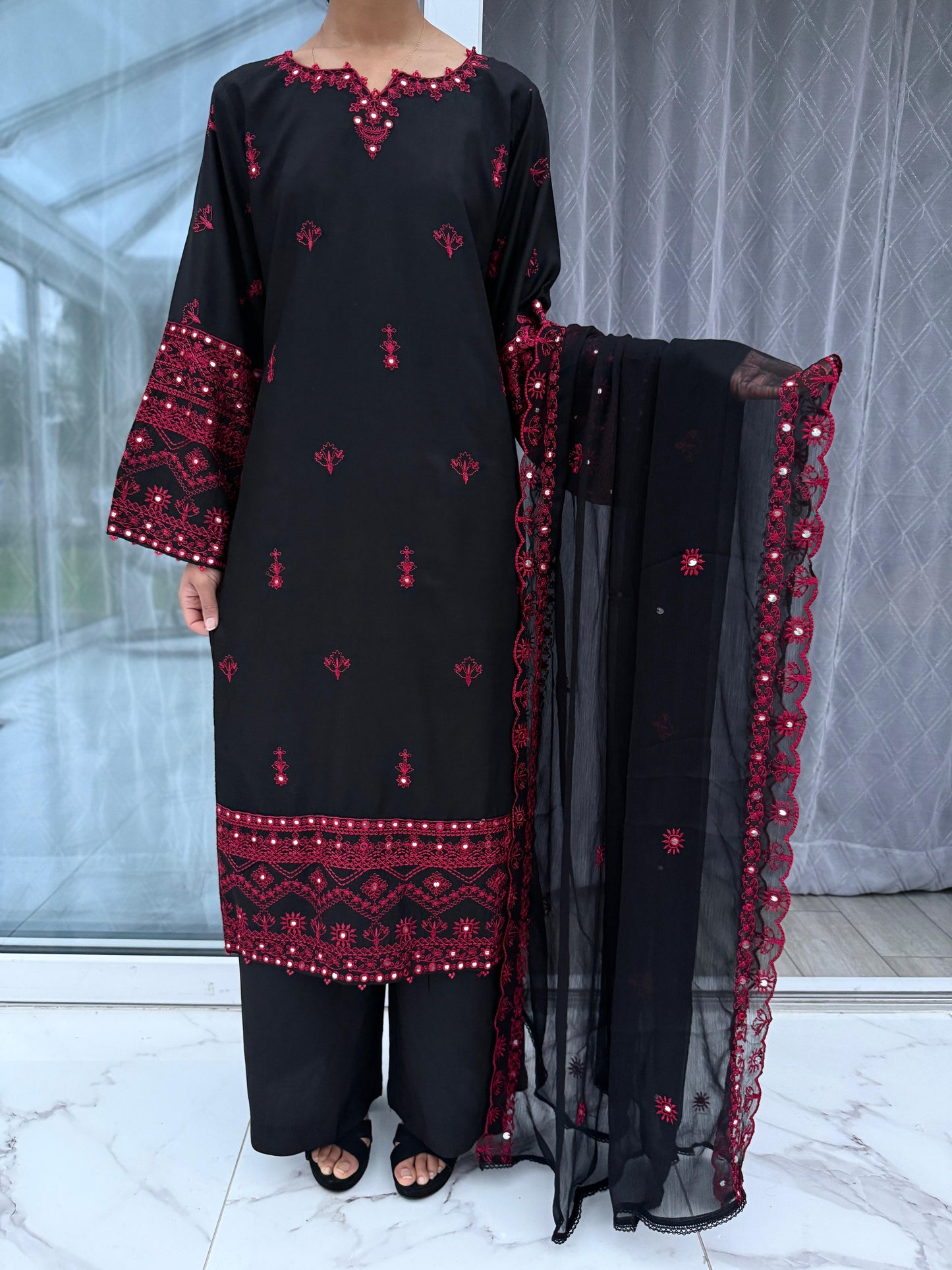 UMAYRA - Embroidered linen kameez with plazo & chiffon dupatta black