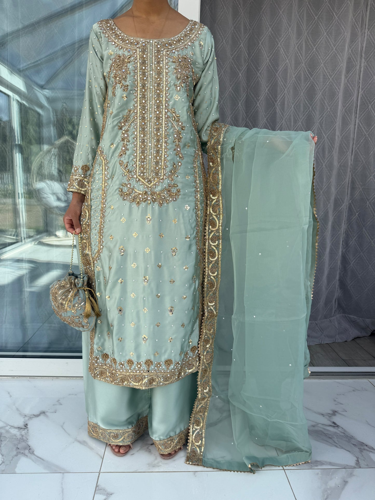 ARIANA - Embroidered silk kameez with plazo