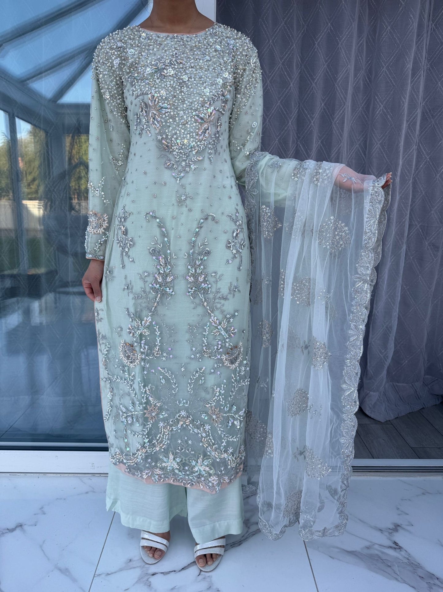 UMAIMA - Embroidered net kameez with handwork