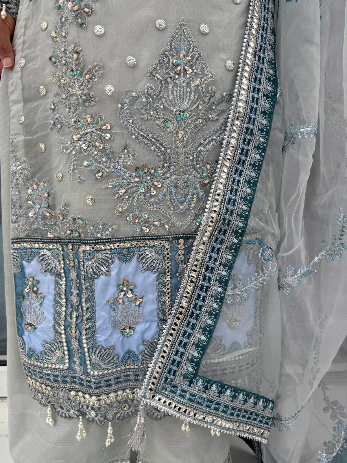 SAFIYA - Embroidered organza Kameez with plazo