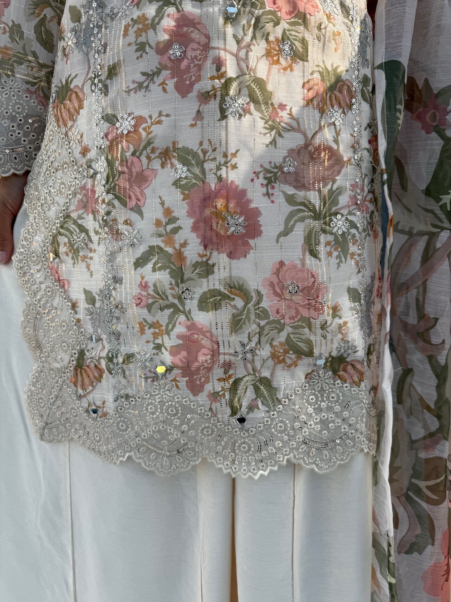 GULNAZ SHARARA - Embroidered floral printed Monar kameez with sharara peach