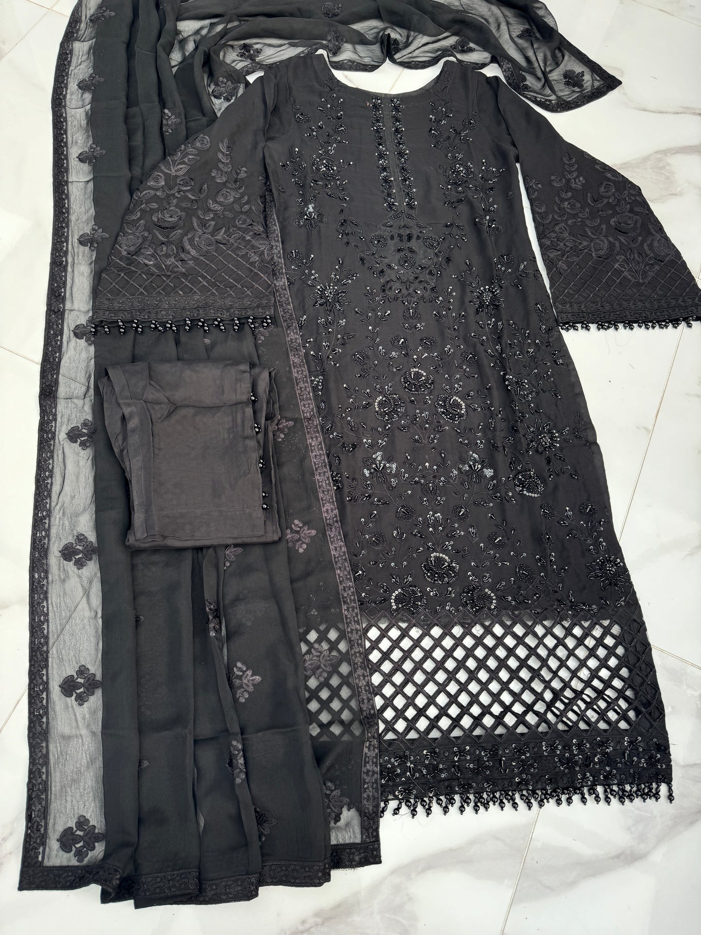 CHARCOAL BLACK