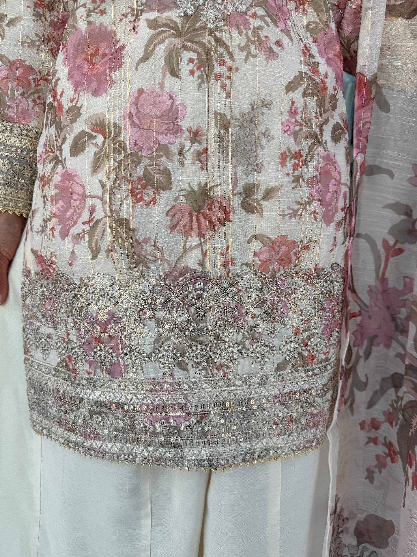 AYNAZ - Embroidered and floral printed monar outfit with Kali Sharara (pink flowers)