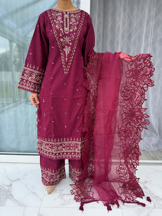 EXCLUSIVE HANIA AMIR JANAAN COLLECTION