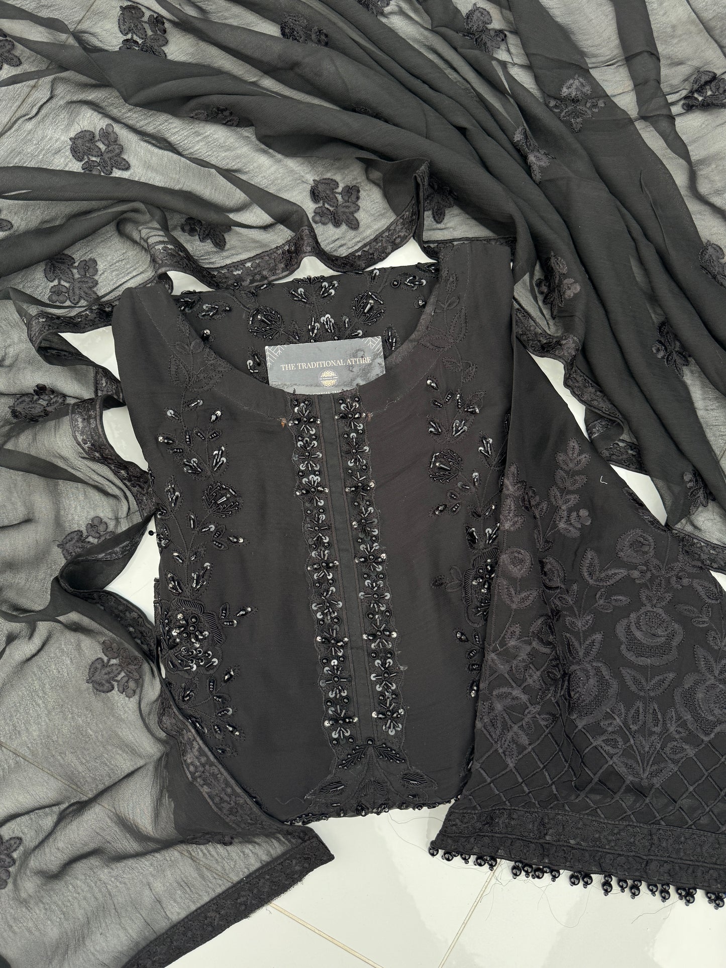 CHARCOAL BLACK