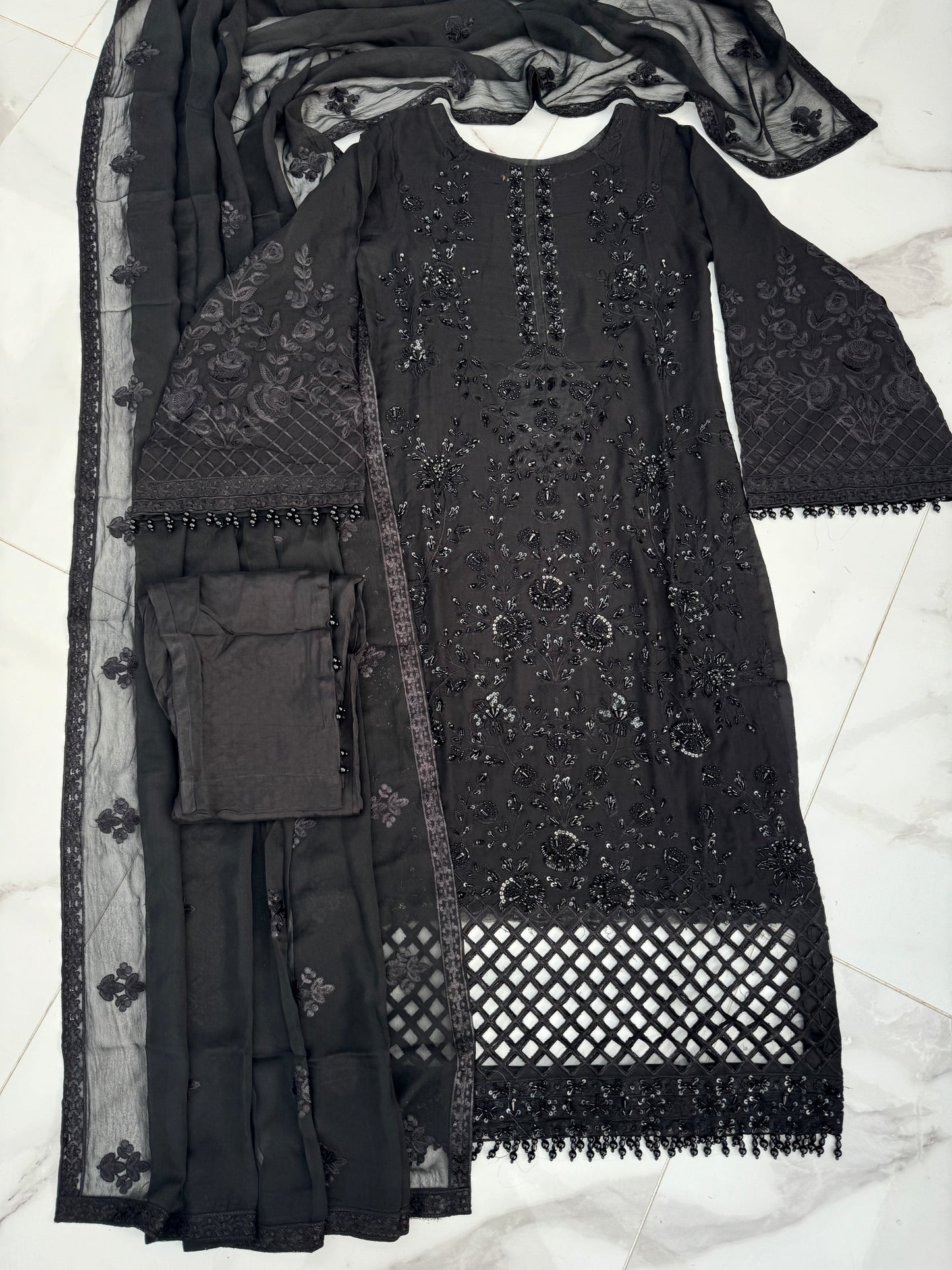 CHARCOAL BLACK