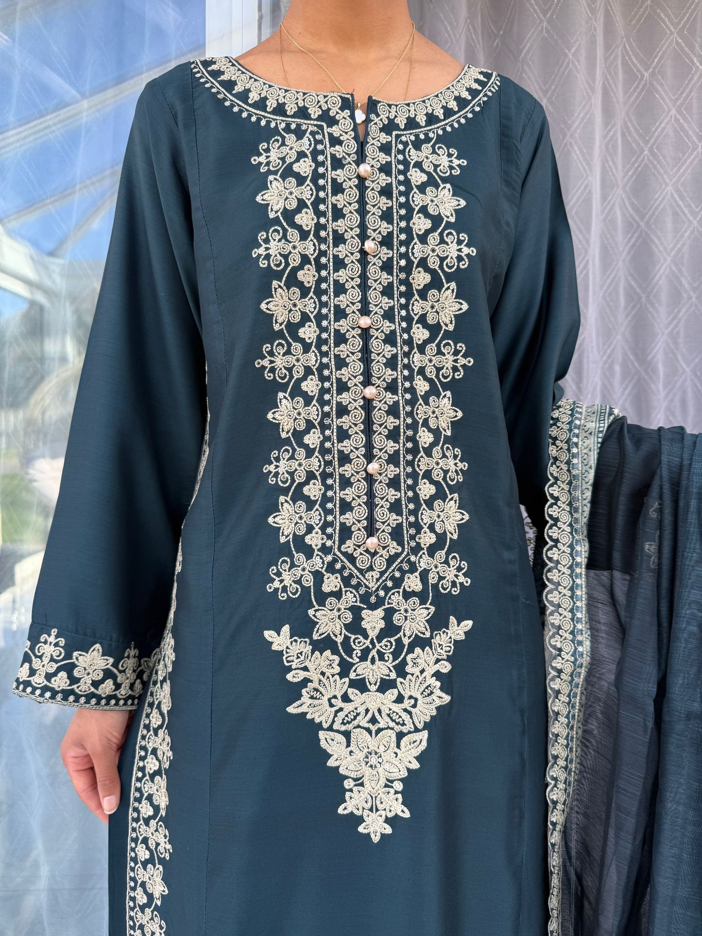 HIBA - Embroidered viscose outfit with plazo