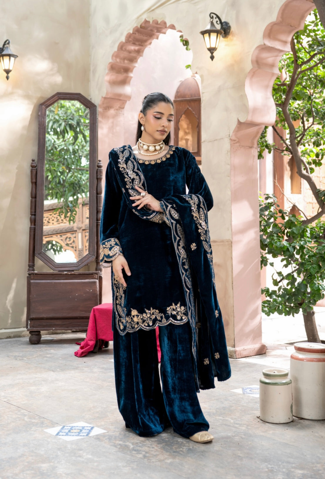 AIMA TEAL - Embroidered micro velvet kameez with velvet shawl