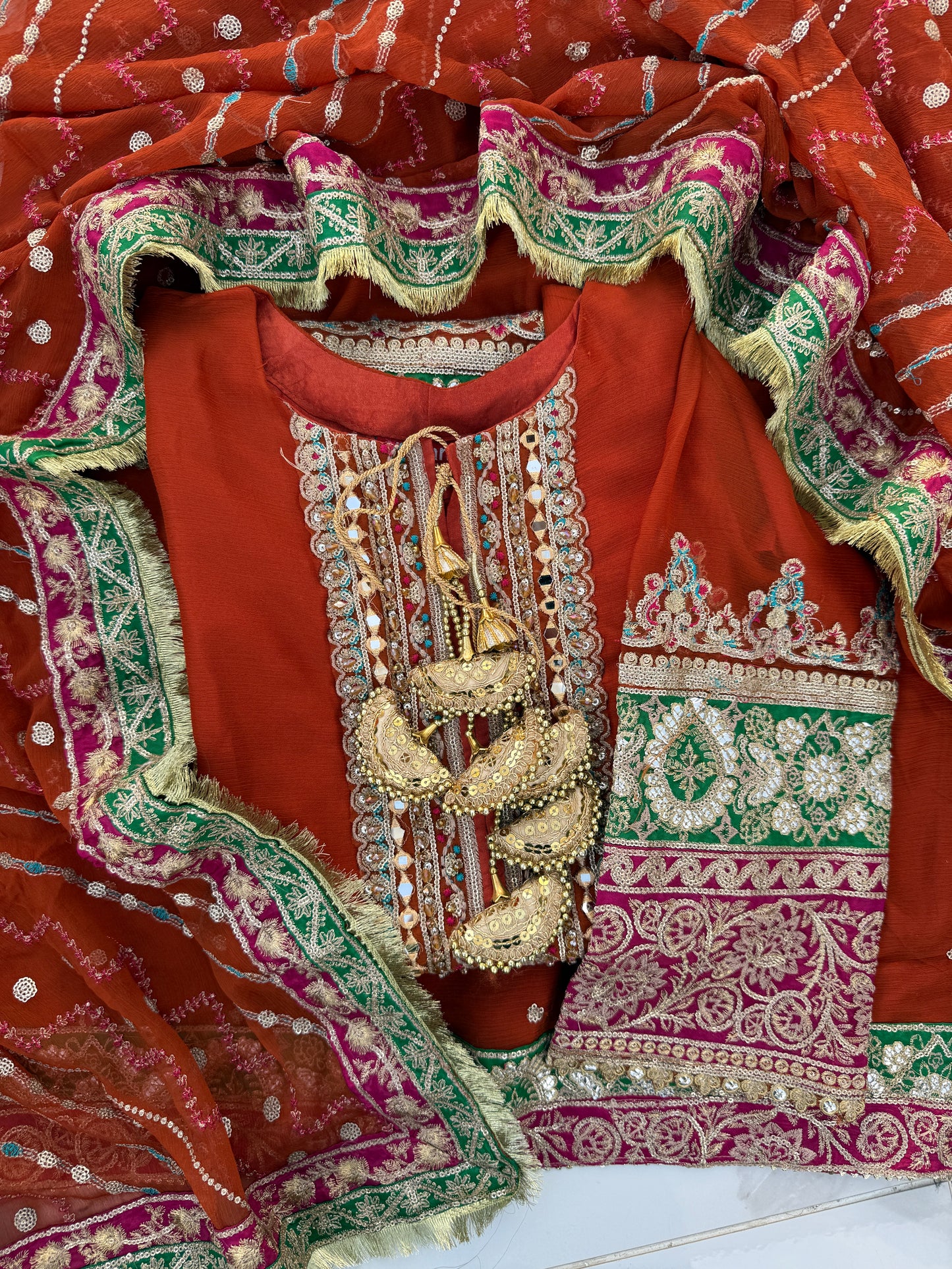 MASTANI - Embroidered chiffon outfit with sharara