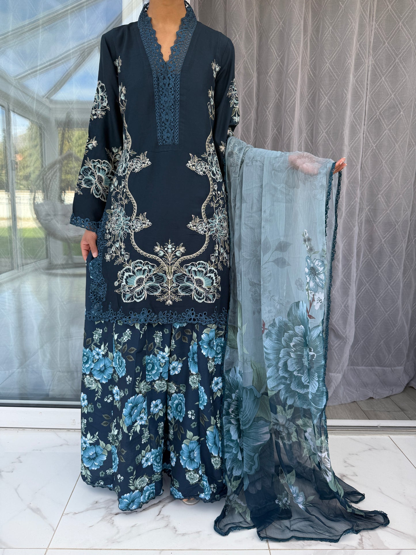 HUMNA - Embroidered linen kameez with printed sharara