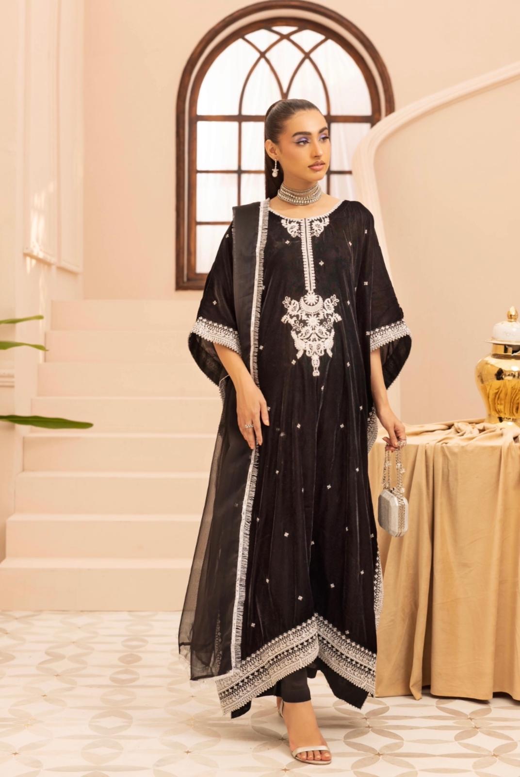 ZAYNA LUX VELVET KAFTAN SIMRANS BLACK