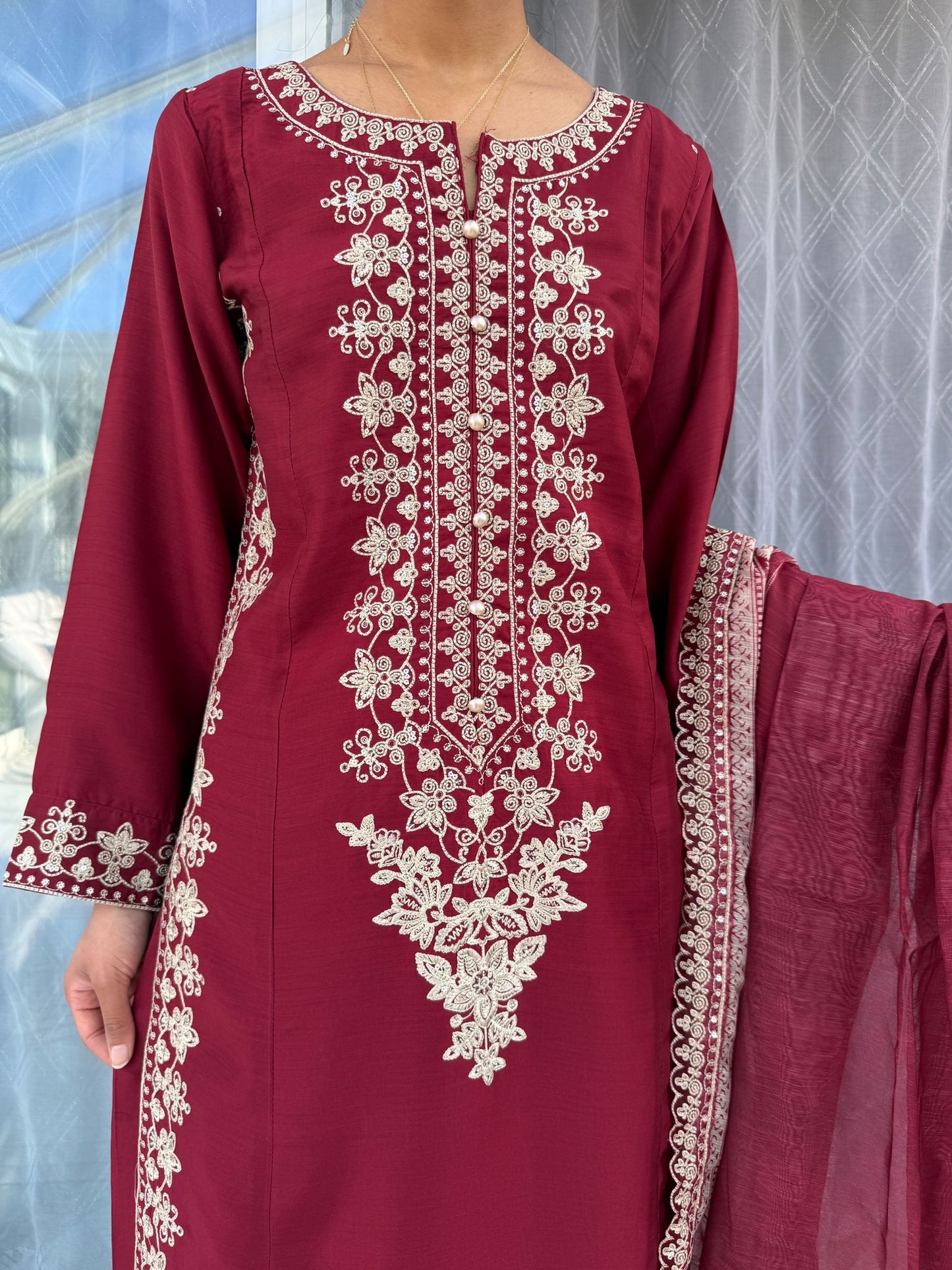 HIBA - Embroidered viscose outfit with plazo