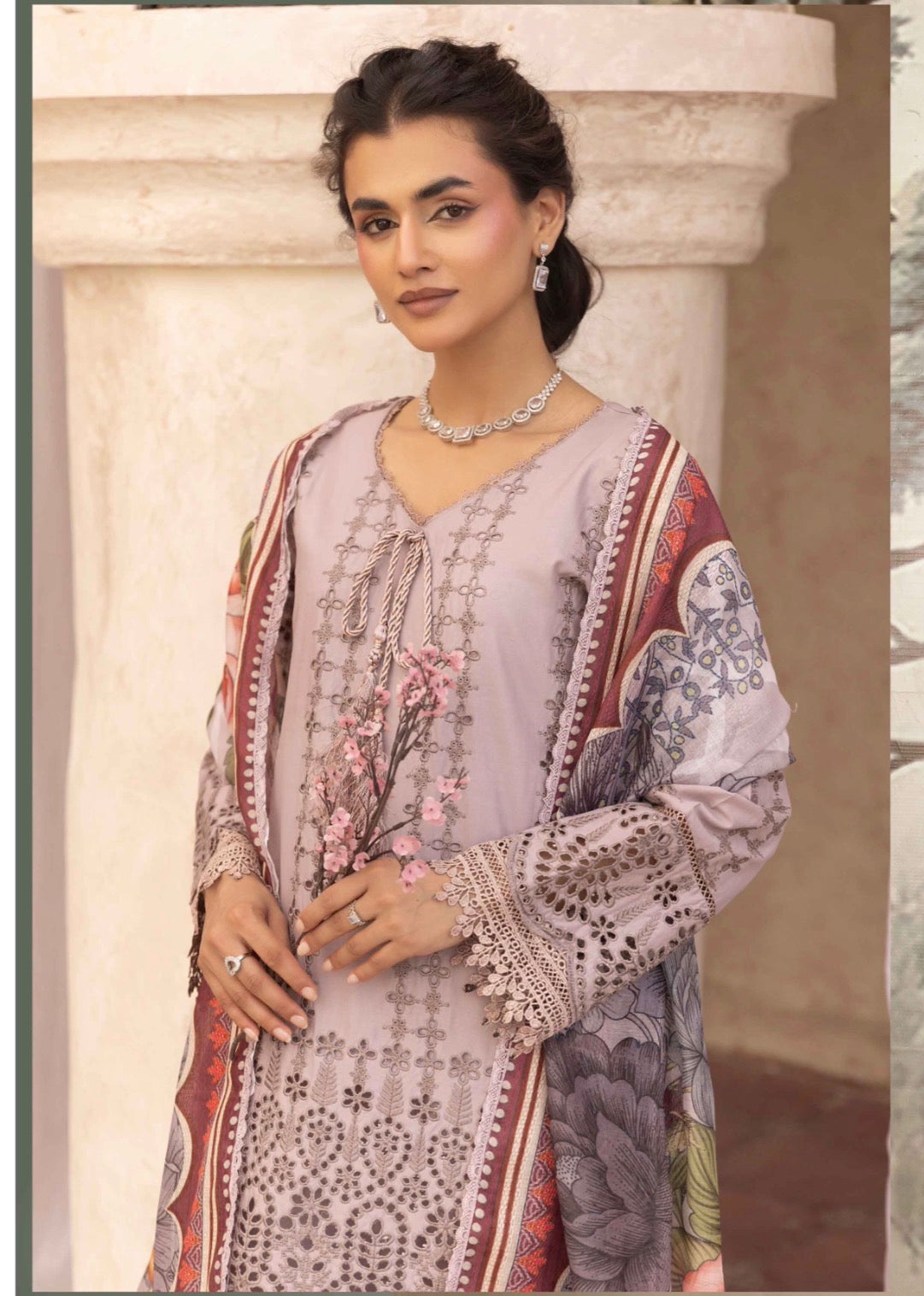 AMNA - Embroidered chikan kari kameez with plazo