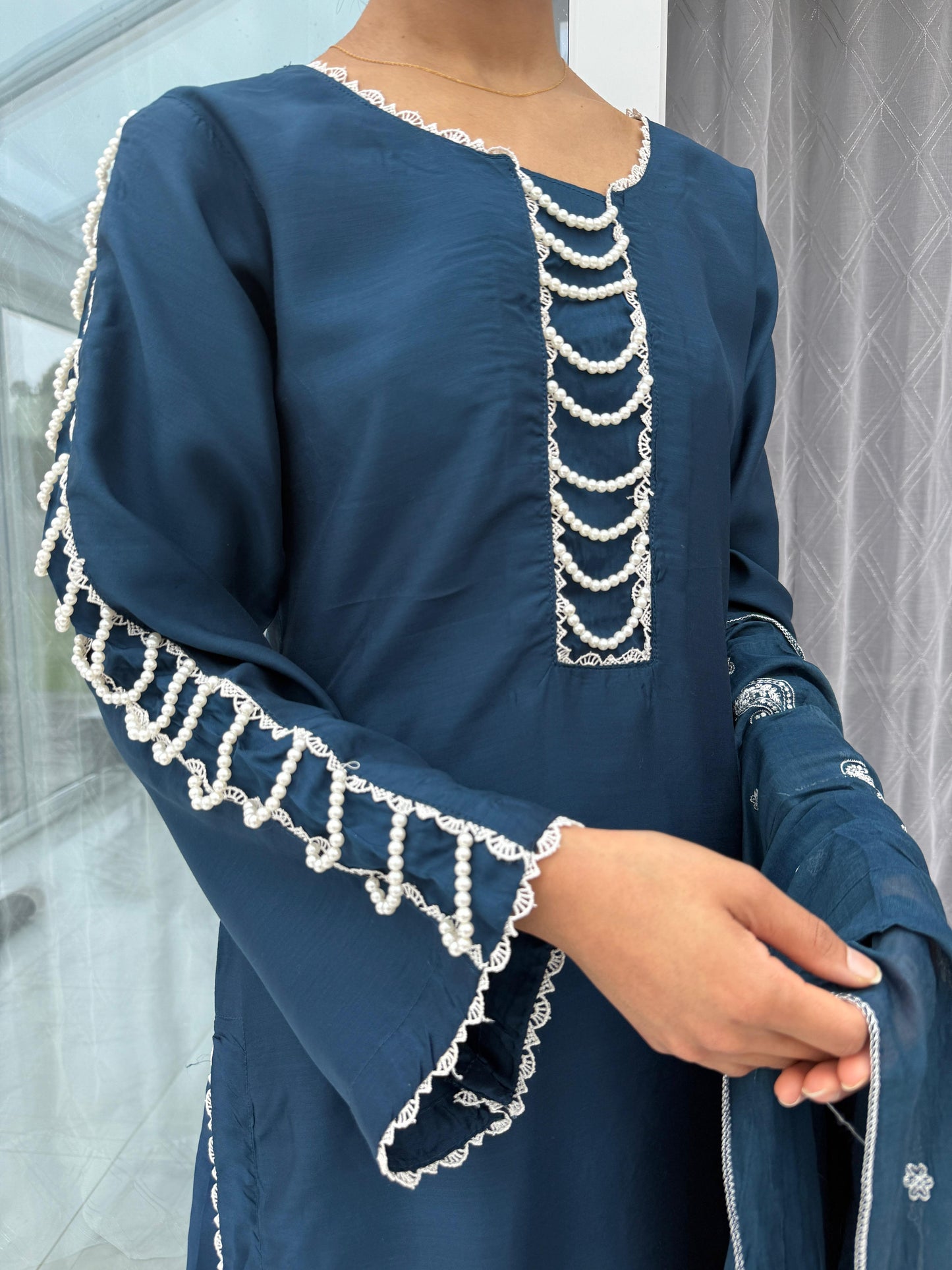 ELYSA ZINC BLUE - Viscose kameez with pearls and embroidered plazo