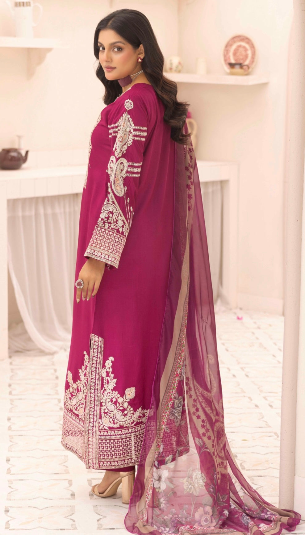 SIMRANS ETHNIC KAFTAN - Embroidered kaftan style kameez with straight trousers