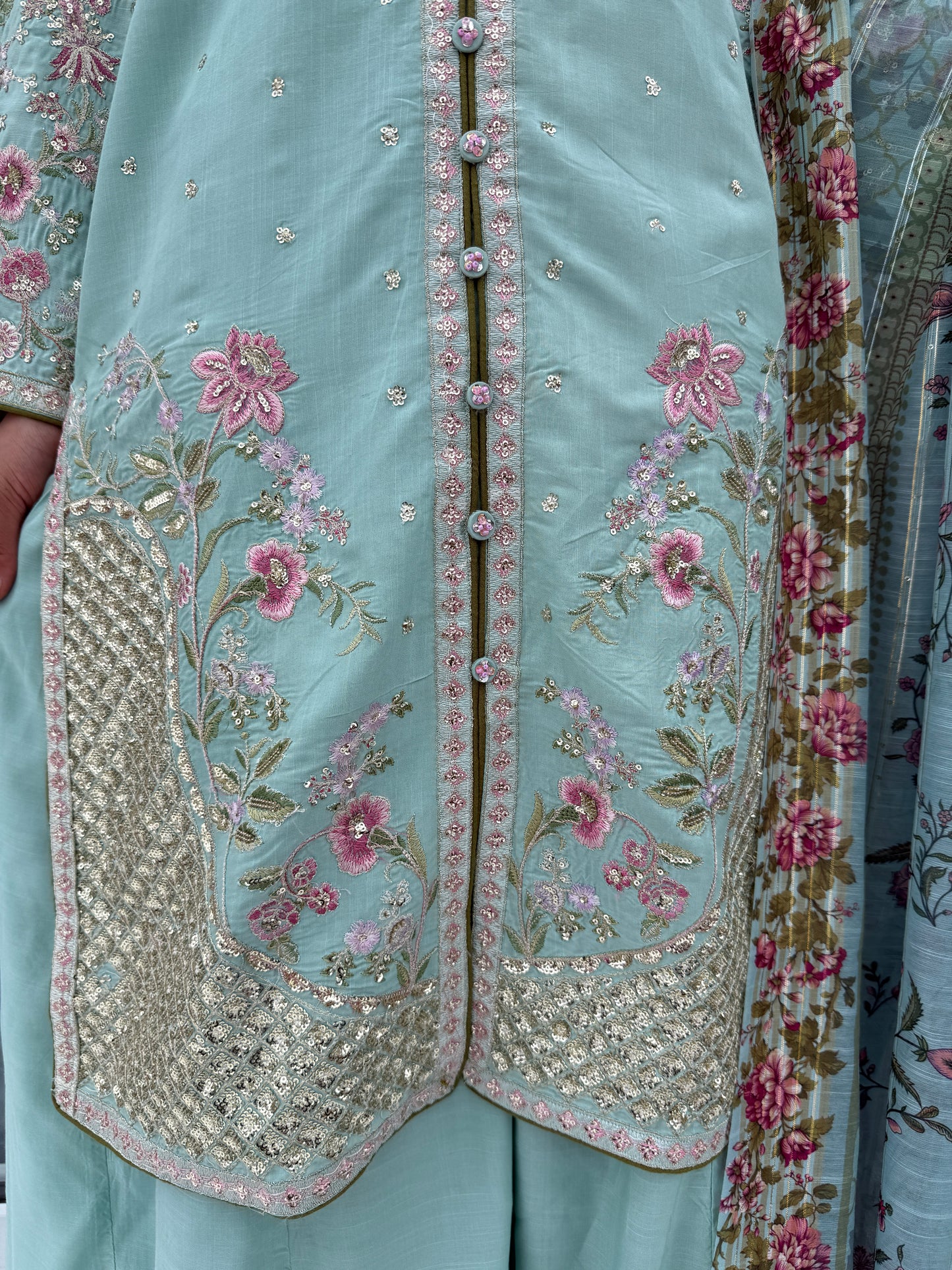MAAHI - ETHNIC INSPIRED EMBROIDERED KAMEEZ WITH SHARARA