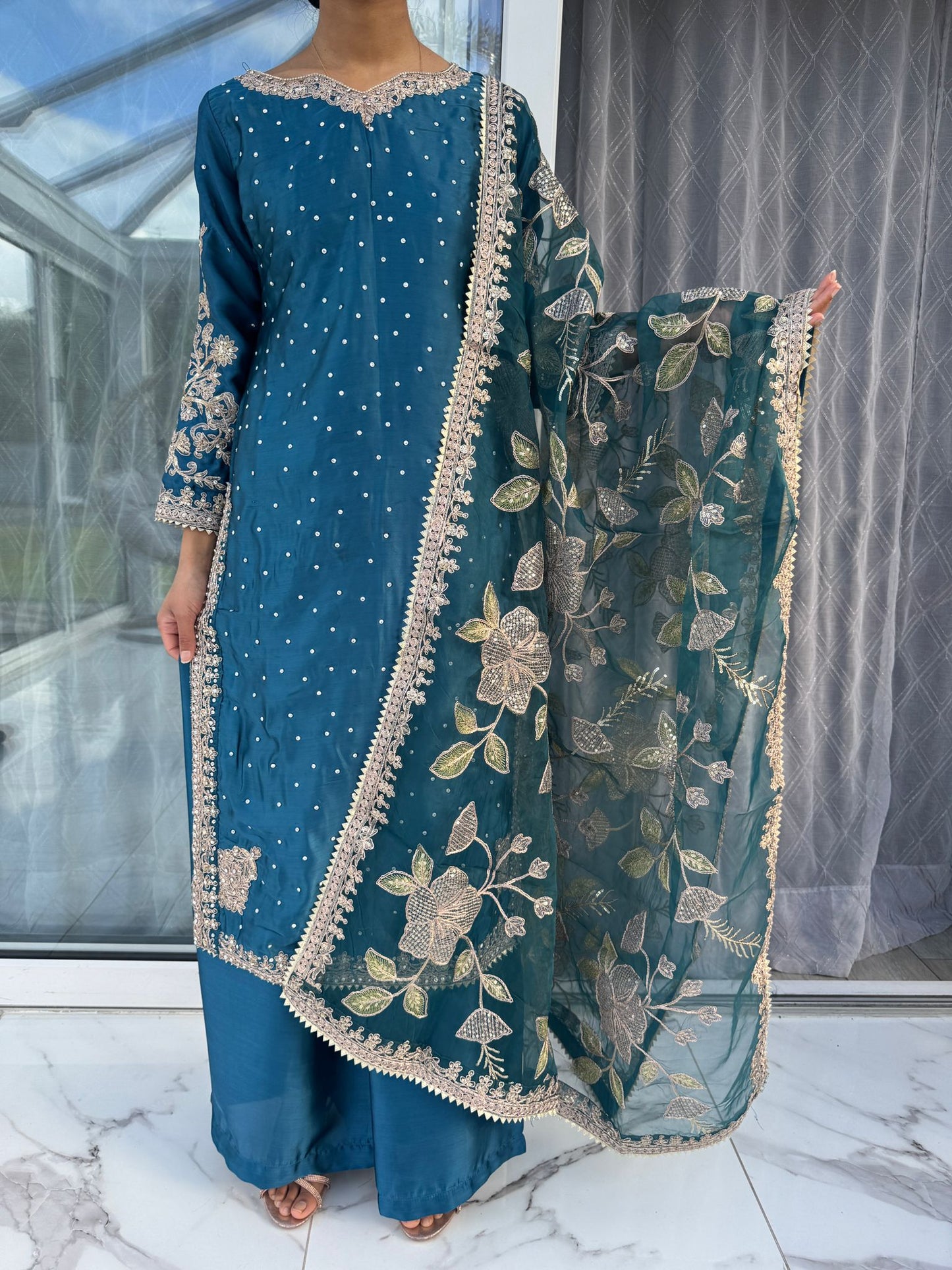 KASHISH - Embroidered silk kameez with plazo