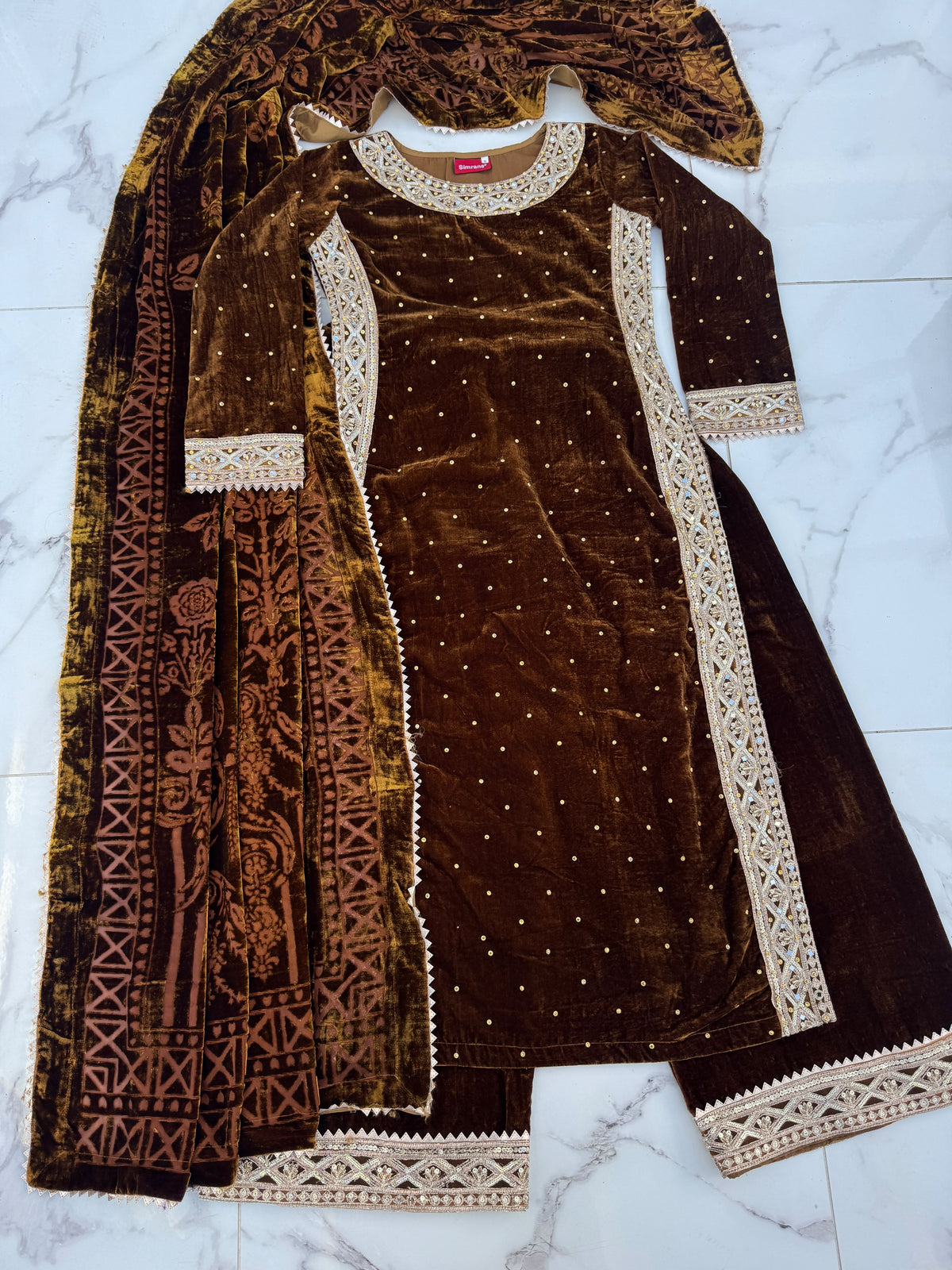 SAFINA - Luxury velvet kameez with plachi shawl