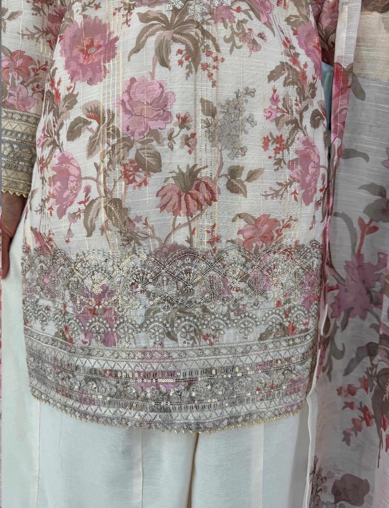 AYNAZ Pink flowers - Printed and embroidered Monar kameez with Kali sharara