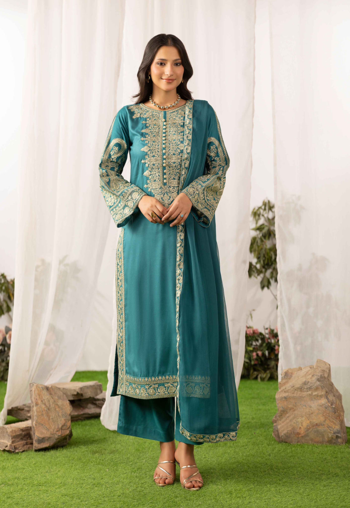 ALIZEH - Embroidered linen kameez with plazo