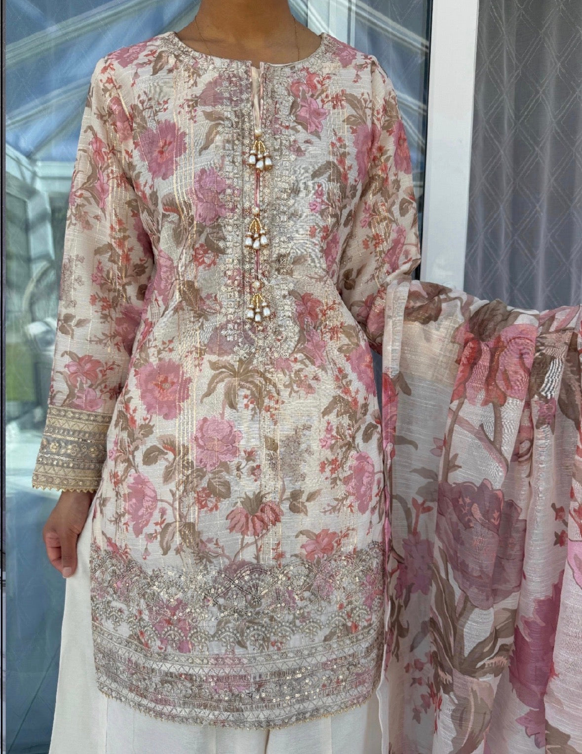 AYNAZ Pink flowers - Printed and embroidered monar kameez with Kali Sharara