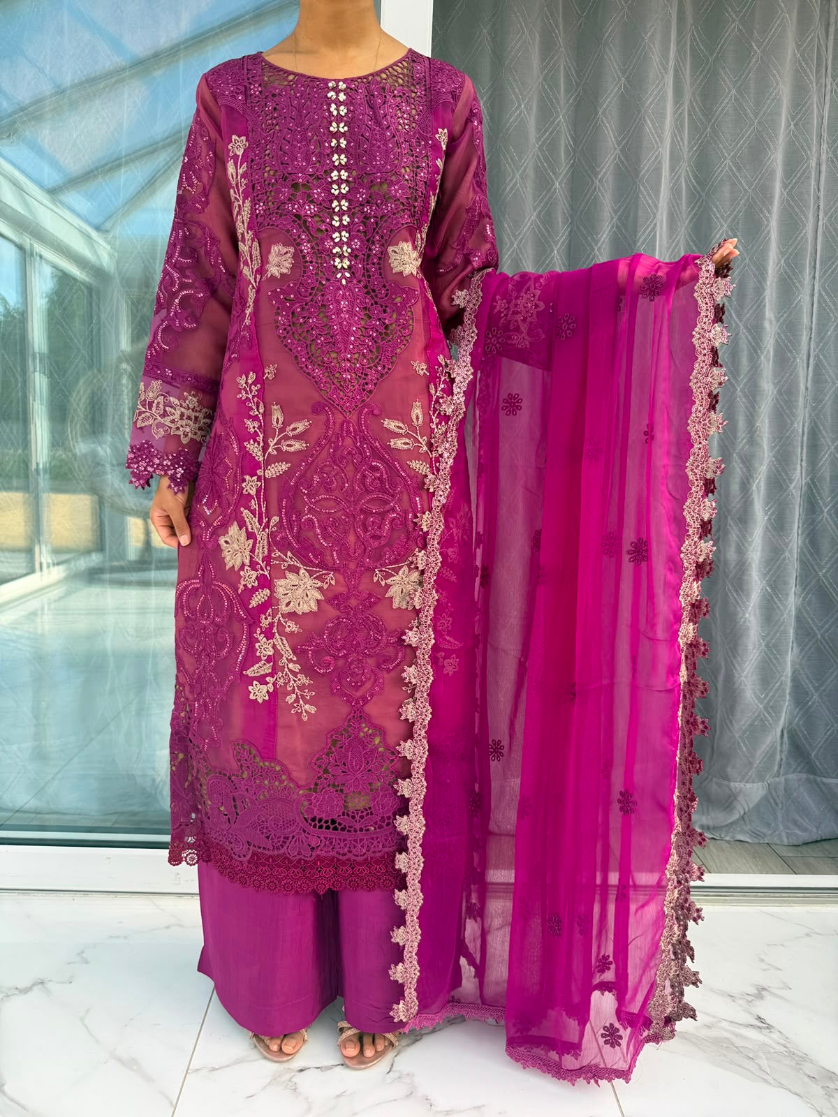 UMAIMA - Embroidered organza kameez with plazo