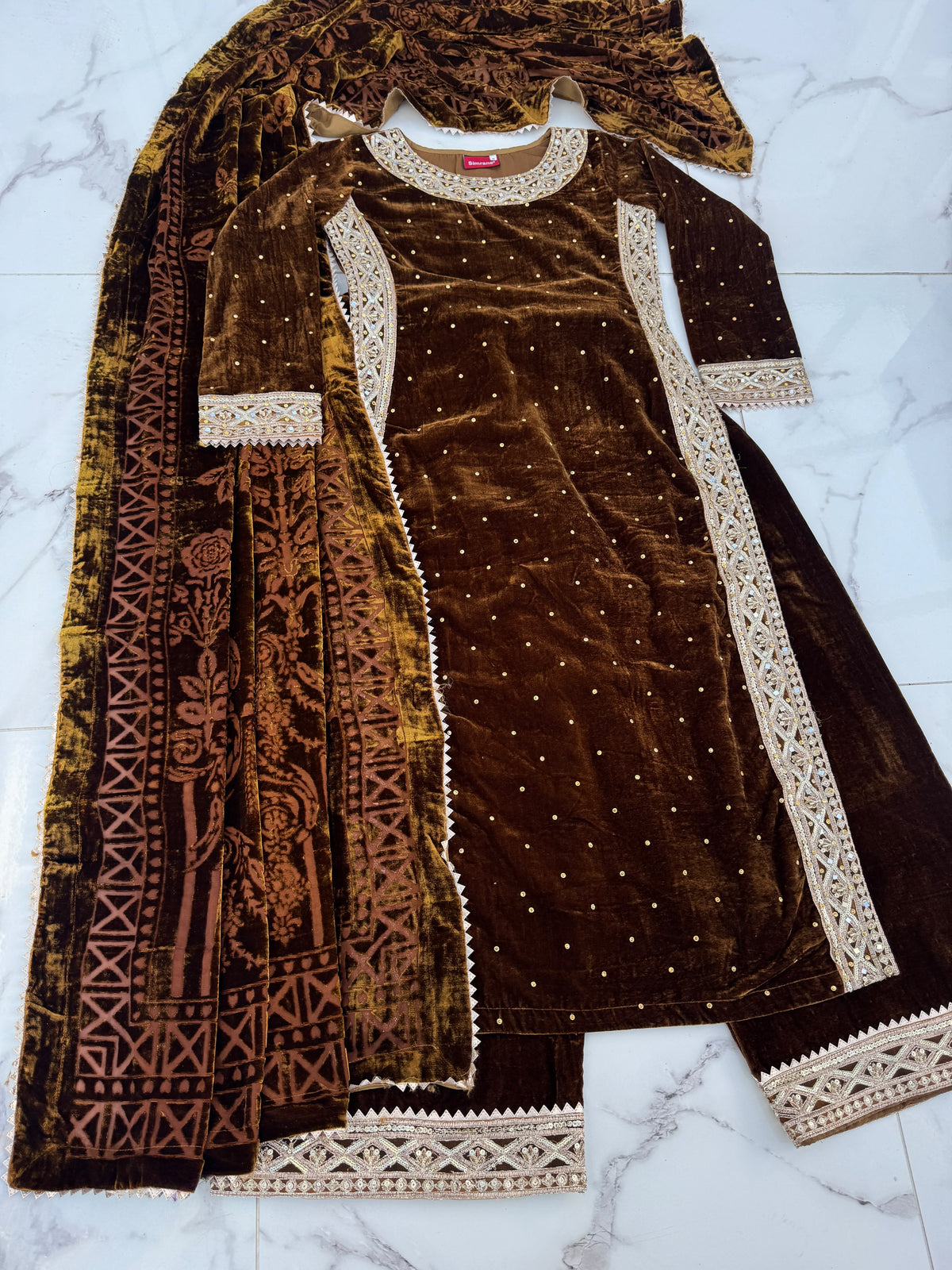 SAFINA - Luxury velvet kameez with plachi shawl
