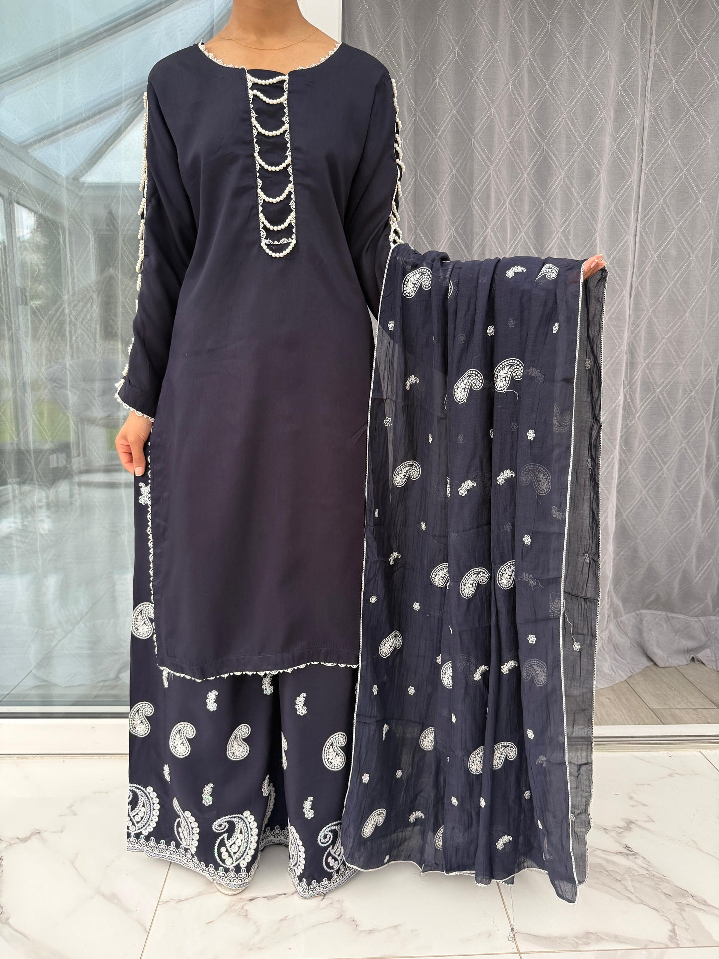 ELYSA NAVY - Viscose kameez with pearls and embroidered plazo