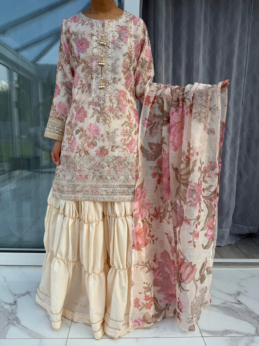 AYNAZ - Printed and embroidered monar kameez with tiered gharara (pink flowers)
