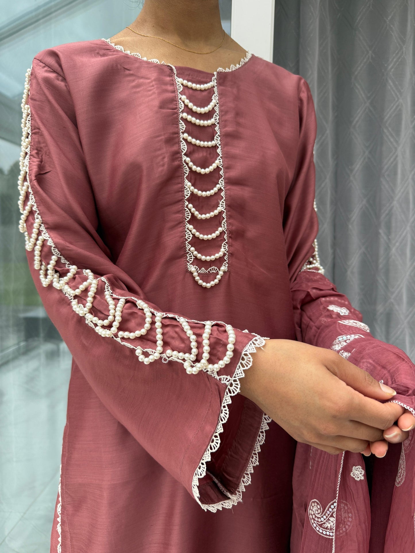 ELYSA - Viscose kameez with pearls and embroidered plazo