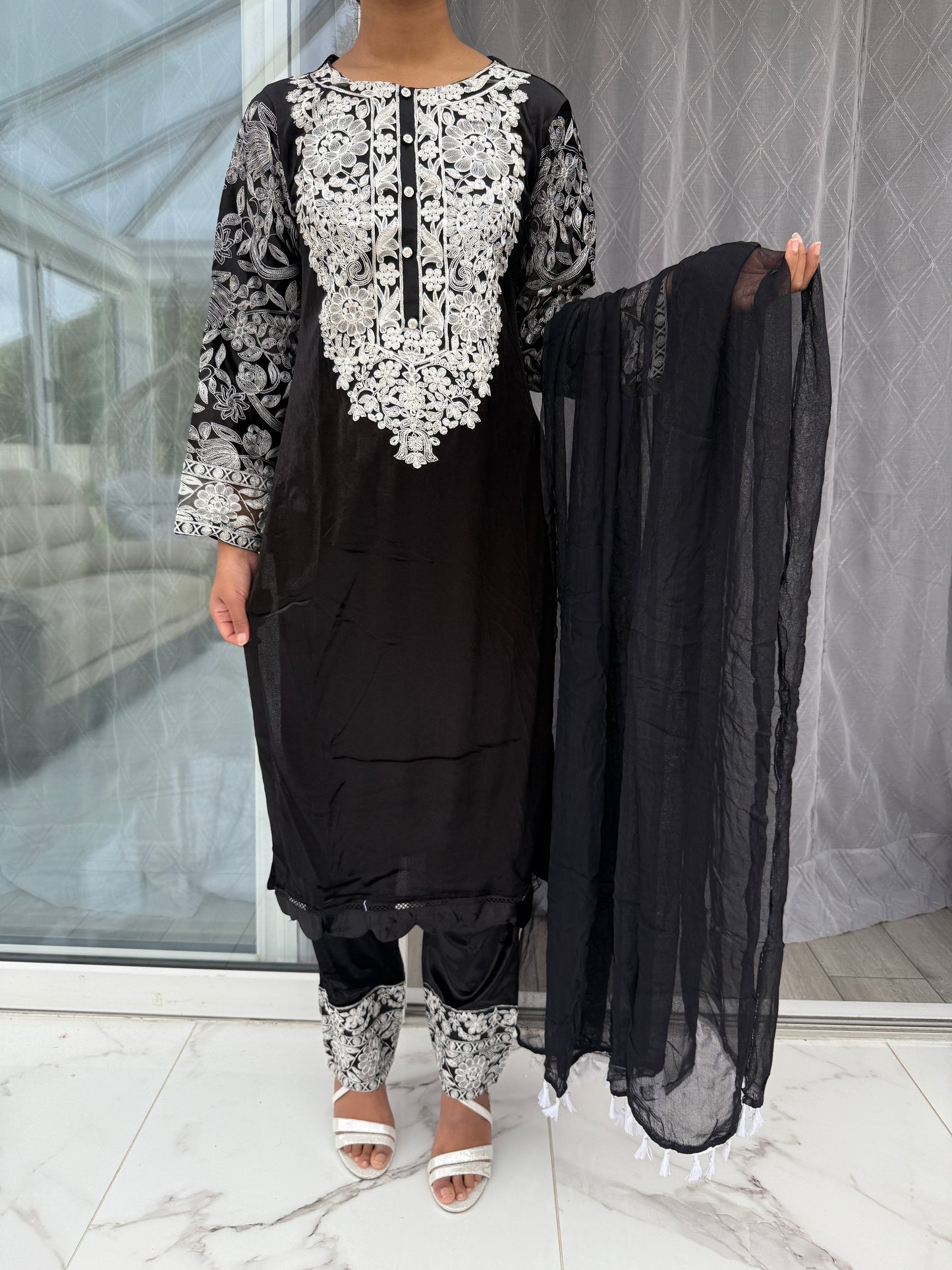 YUMNA BLACK