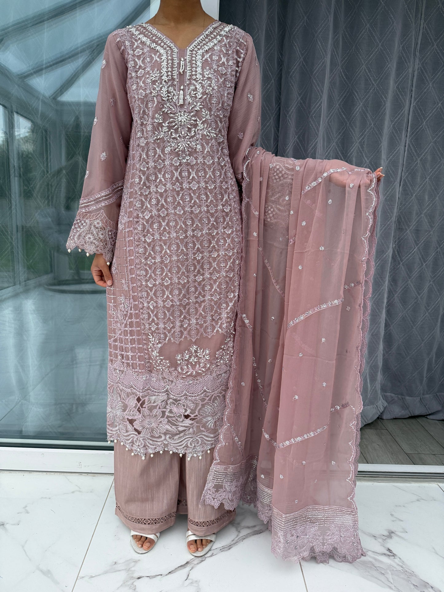 RIMSHA PINK - Embroidered chiffon outfit with plazo