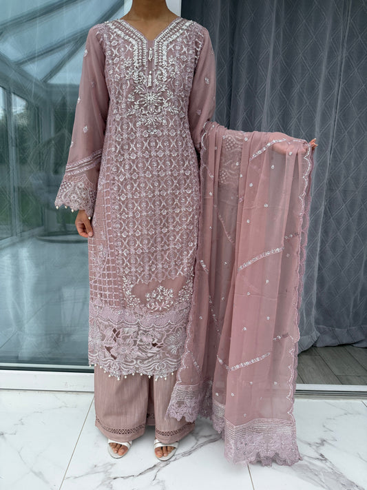 RIMSHA PINK - Embroidered chiffon outfit with plazo