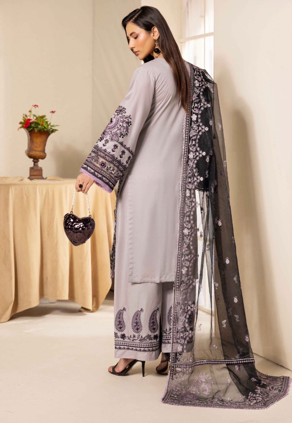 SIMRANS RAYAA - Embroidered soft cotton outfit with plazo