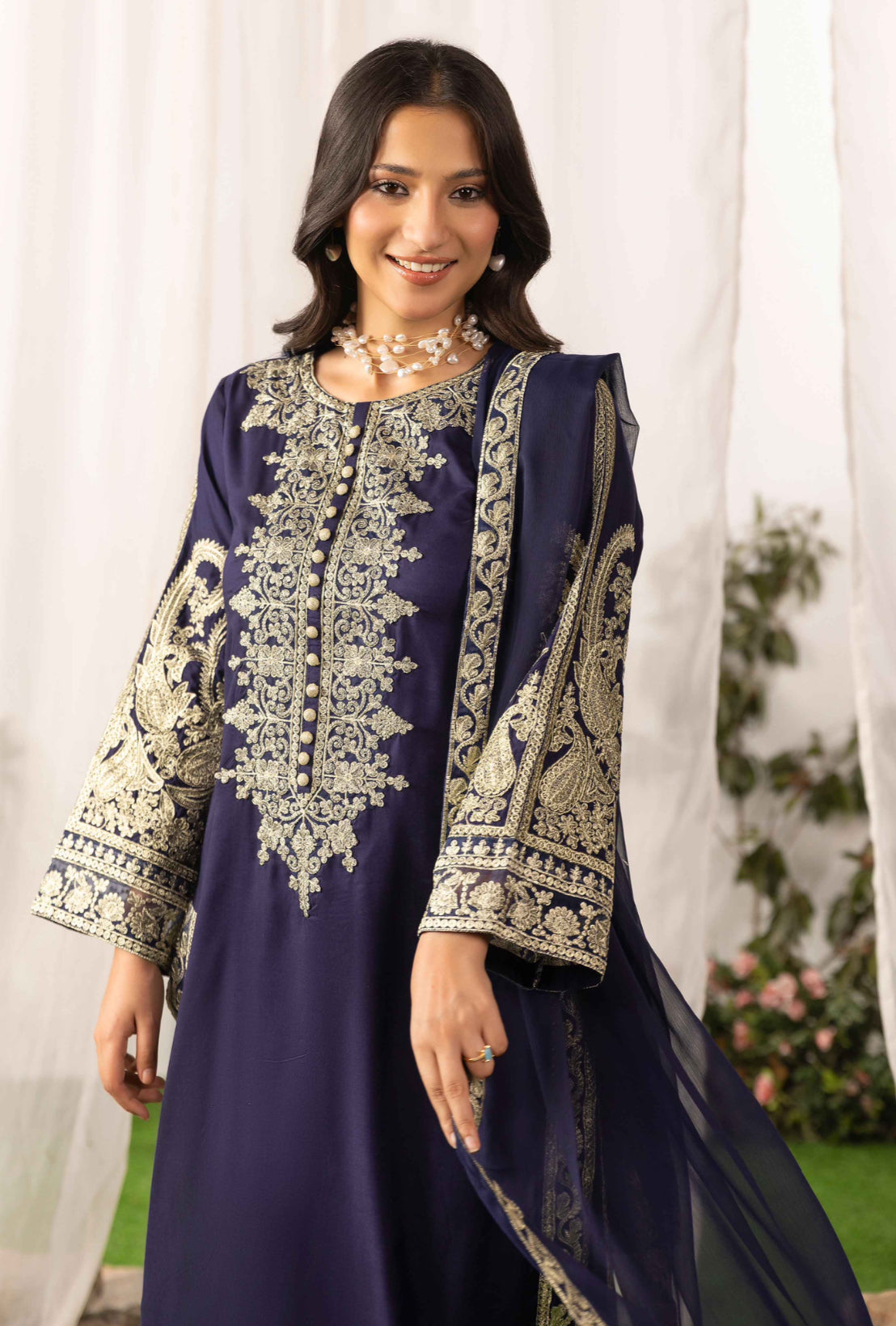 ALIZEH NAVY BLUE - Embroidered linen kameez with plazo