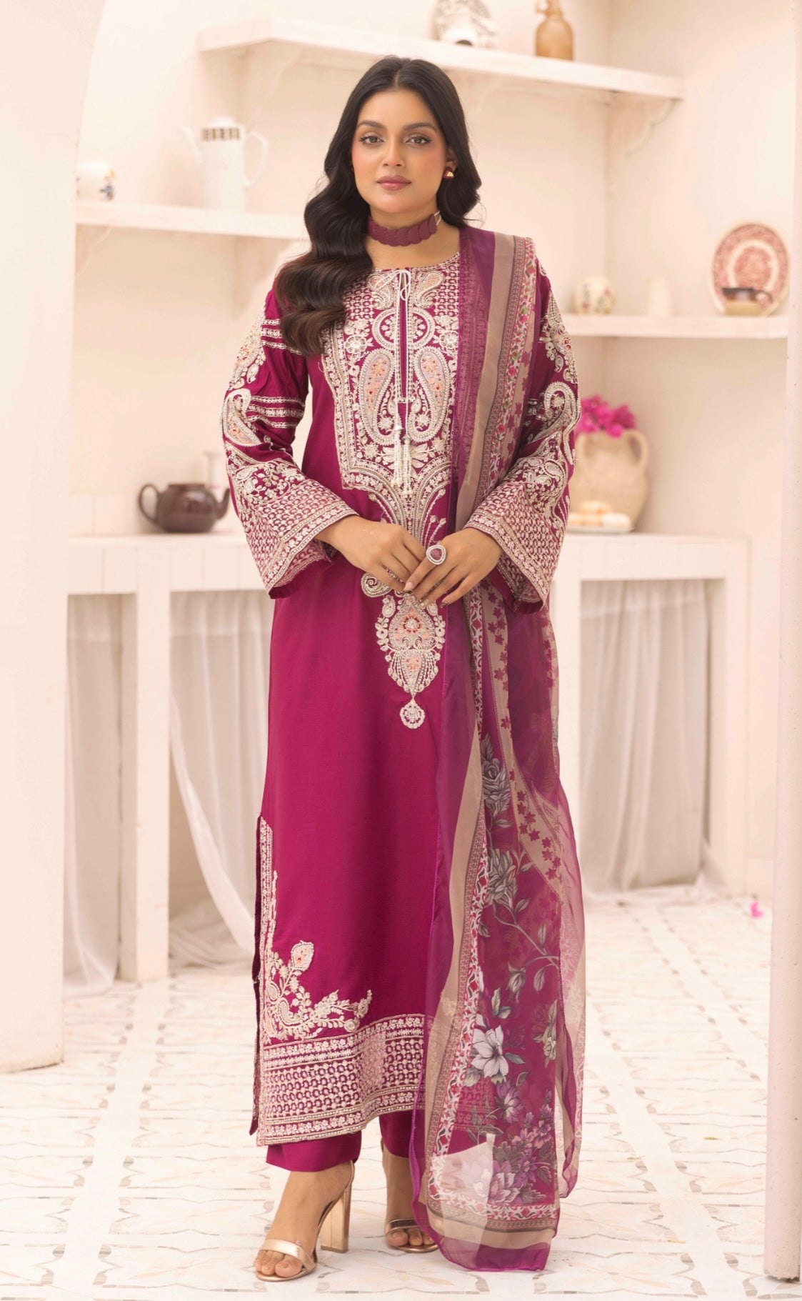 SIMRANS ETHNIC KAFTAN - Embroidered kaftan style kameez with straight trousers