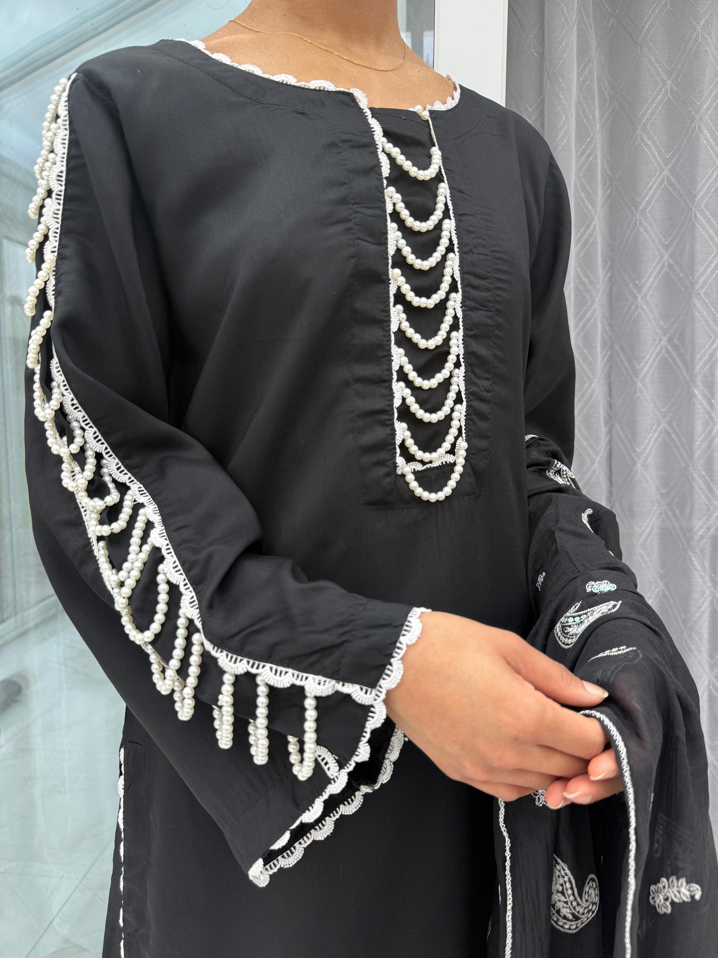 ELYSA BLACK - Viscose kameez with pearls and embroidered plazo