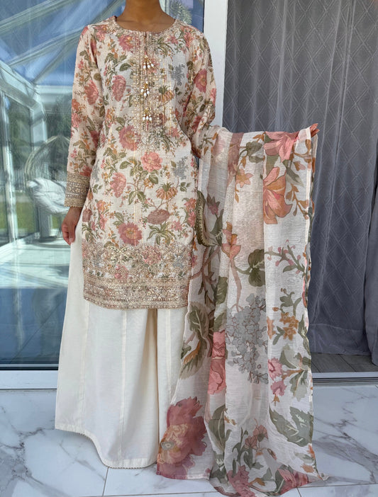 AYNAZ Peach flowers - Printed and embroidered Monar kameez with Kali sharara