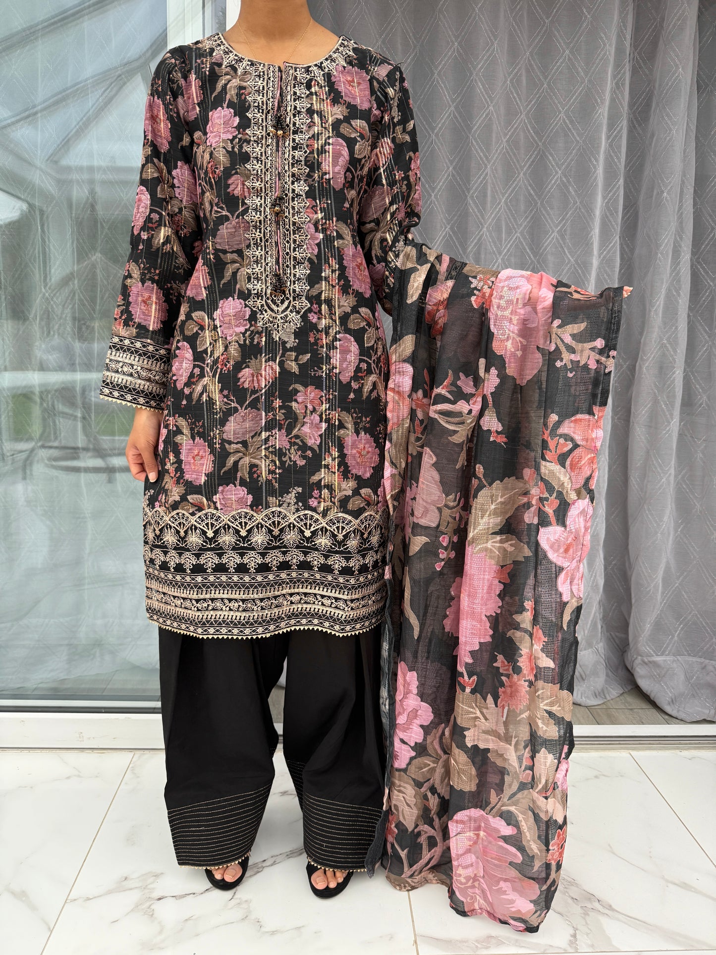 ANDAAZ SIMRANS FARSHI SHALWAR