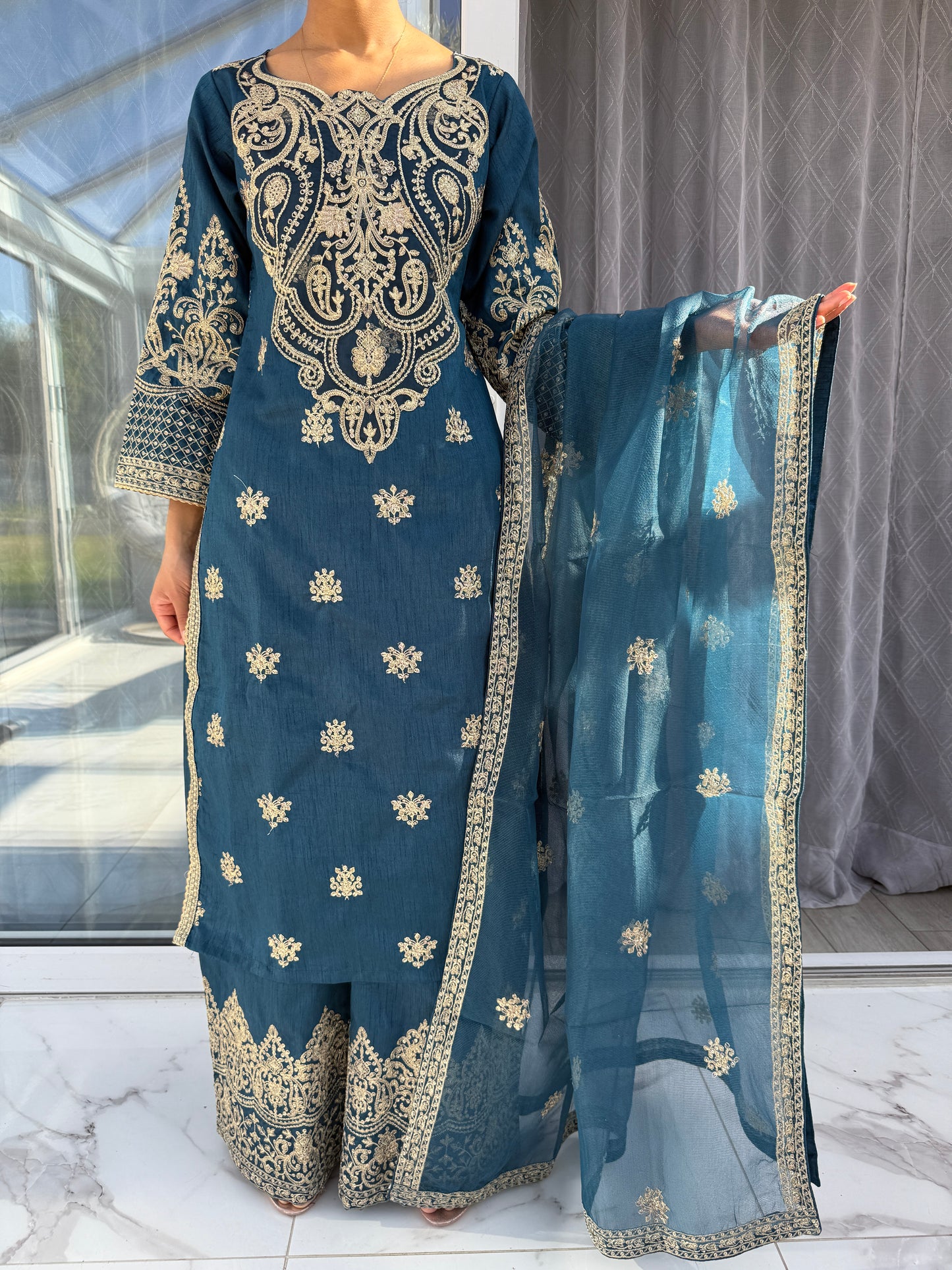 MUSKAAN - Embroidered raw silk kameez with plazo