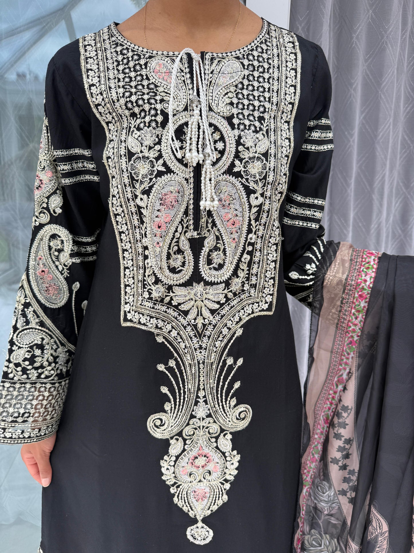 SIMRANS ETHNIC KAFTAN BLACK - Embroidered kaftan style kameez with straight trousers