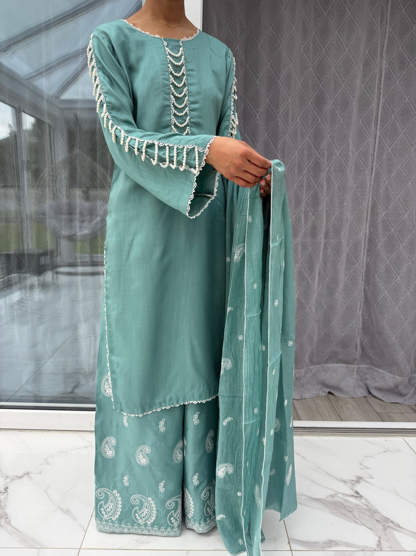 ELYSA - Viscose kameez with pearls and embroidered plazo