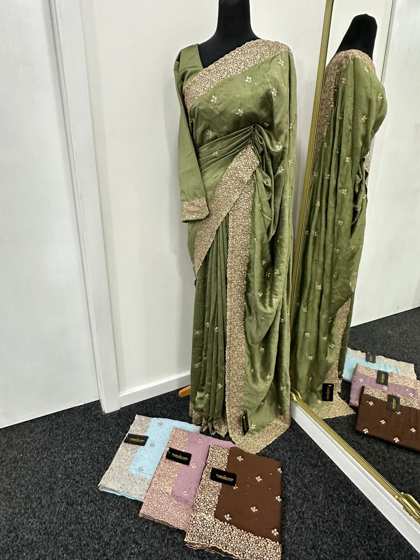ZARNISH - Embroidered Saree
